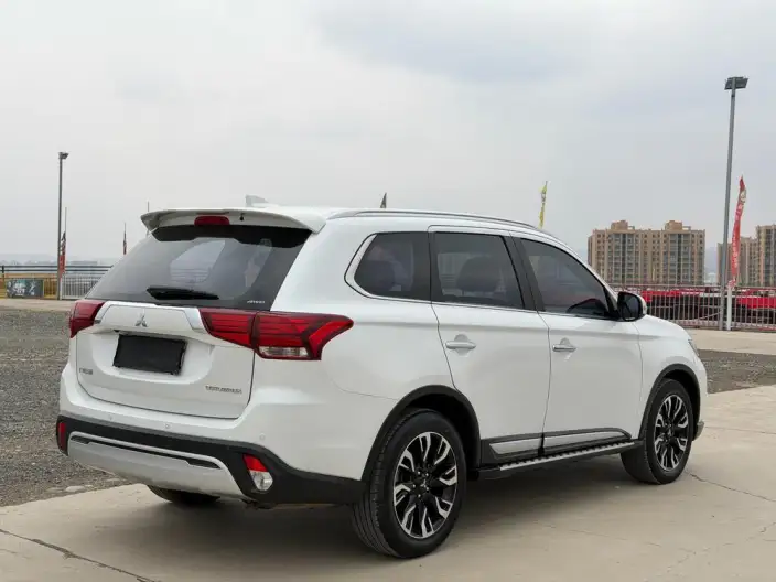 Mitsubishi Outlander 2020 Model 2.4L 4WD Enjoy Edition 7 seat – фото 6