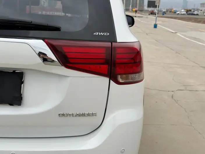 Mitsubishi Outlander 2020 Model 2.4L 4WD Enjoy Edition 7 seat – фото 8