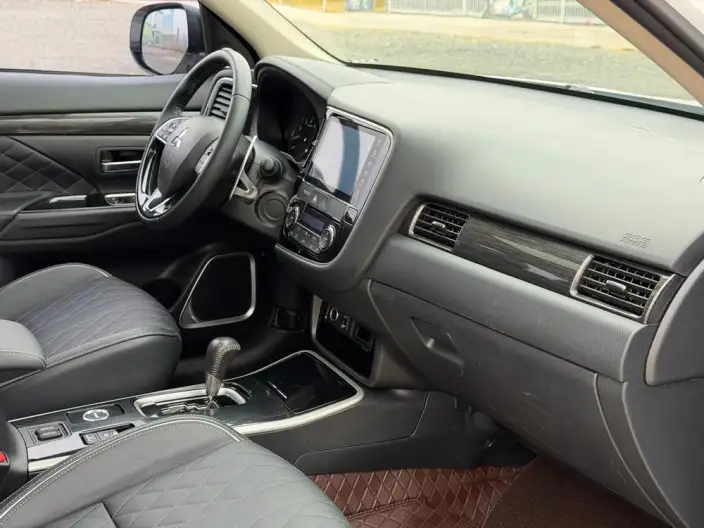 Mitsubishi Outlander 2020 Model 2.4L 4WD Enjoy Edition 7 seat – фото 11