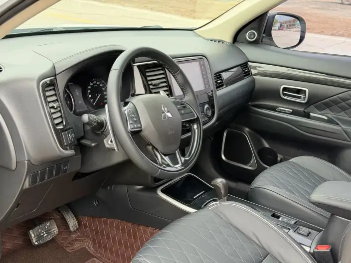 Mitsubishi Outlander 2020 Model 2.4L 4WD Enjoy Edition 7 seat – фото 13