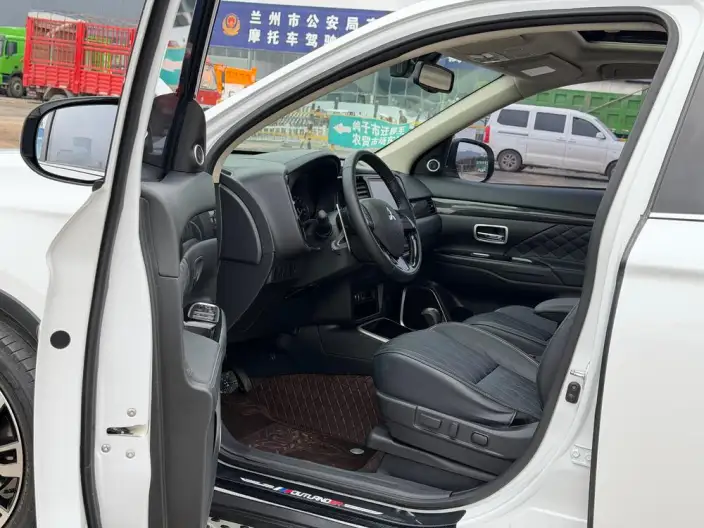 Mitsubishi Outlander 2020 Model 2.4L 4WD Enjoy Edition 7 seat – фото 16