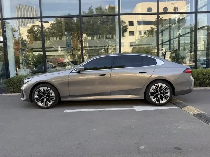 BMW 5 Series 2024 Model 530Li Exclusive Model Luxury Set – фото 3