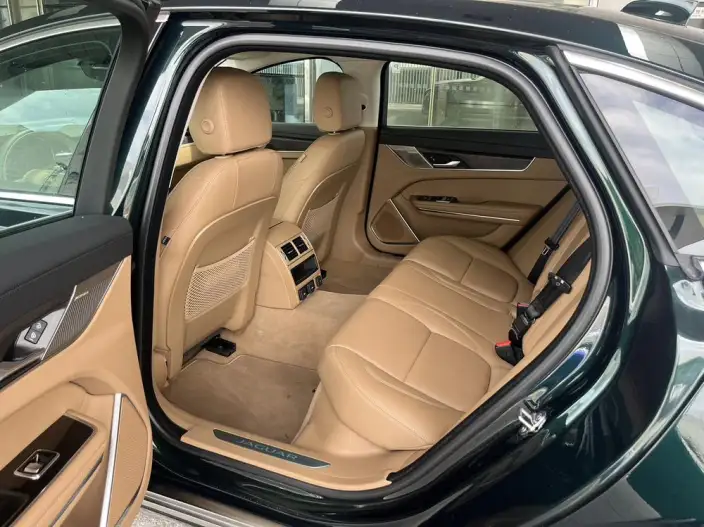 Jaguar XFL 2025 Model 2.0T P250 2WD Exclusive Deluxe Edition – фото 12