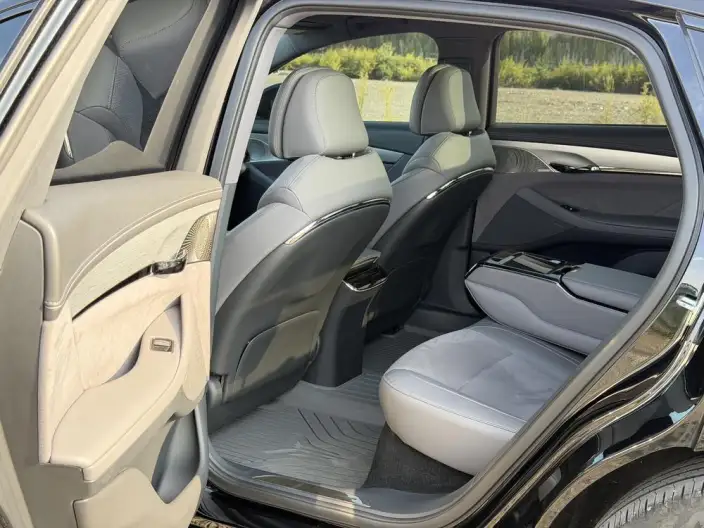 VOYAH Pursuit PHEV 2024 Model Ultra-long Endurance 4WD Executive Edition – фото 17