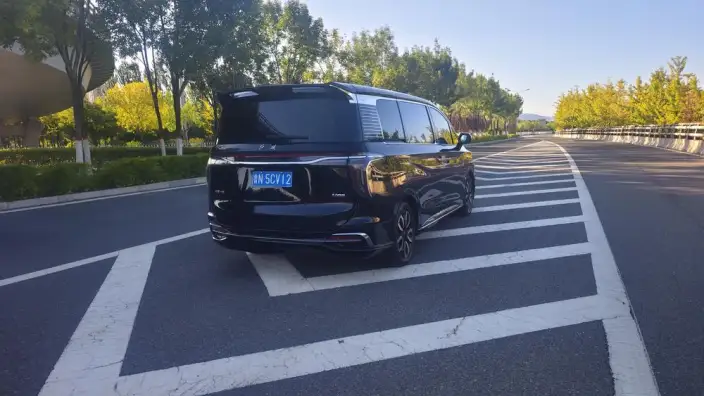 HONGQI HQ9 2022 Model Smart Flag Enjoy Edition – фото 3