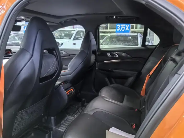 Lynk & Co 02 Hatchback 2021 Model 2.0TD Hatchback Halo – фото 12