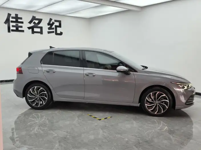 Volkswagen Golf 2021 Model 280TSI DSG 30th Anniversary Memorial Edition – фото 7