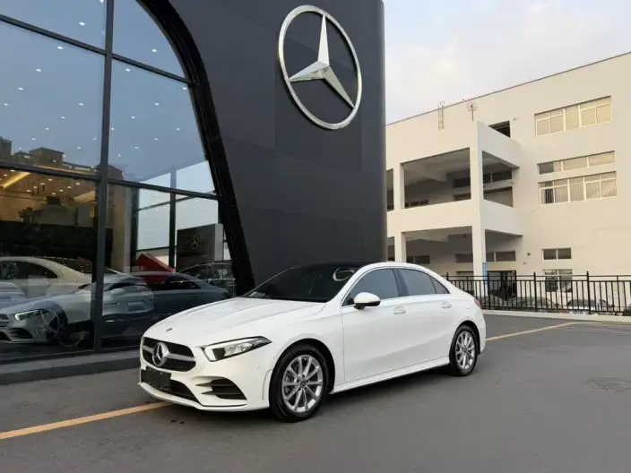 Mercedes-Benz A-class 2022 Model Facelift A 200 L Sports sedan Fashion Edition – фото 1