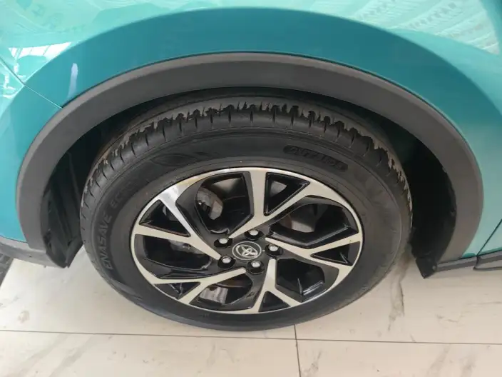 Toyota C-HR 2020 Model 2.0L Leading version – фото 4