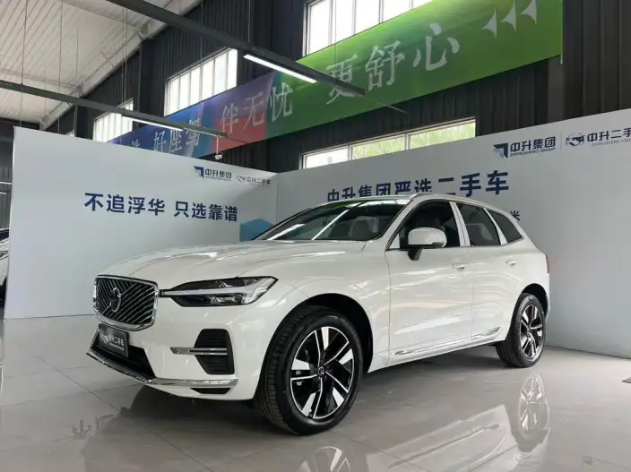 Volvo XC60 2026 Model B5 4WD Smart Range Deluxe Edition – фото 1