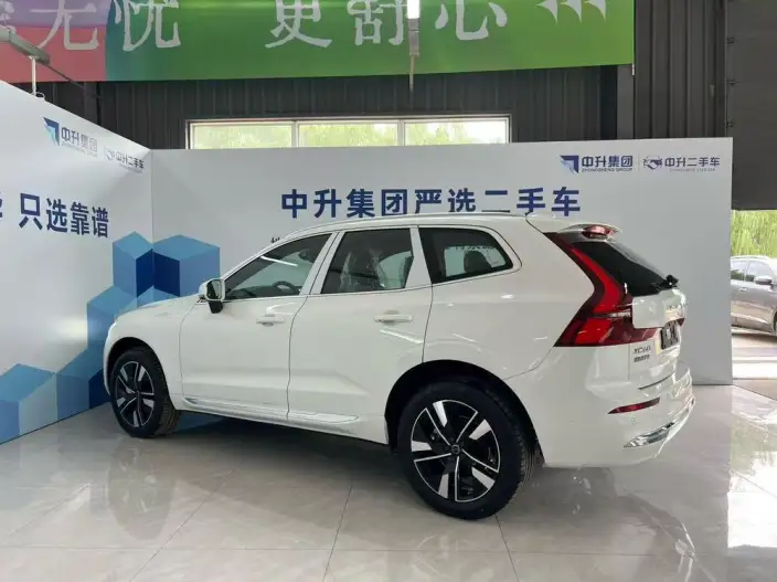 Volvo XC60 2026 Model B5 4WD Smart Range Deluxe Edition – фото 3