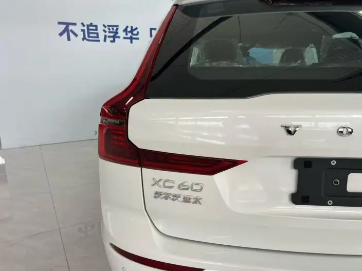 Volvo XC60 2026 Model B5 4WD Smart Range Deluxe Edition – фото 5