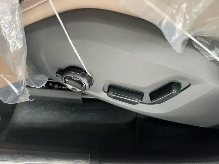 Volvo XC60 2026 Model B5 4WD Smart Range Deluxe Edition – фото 6