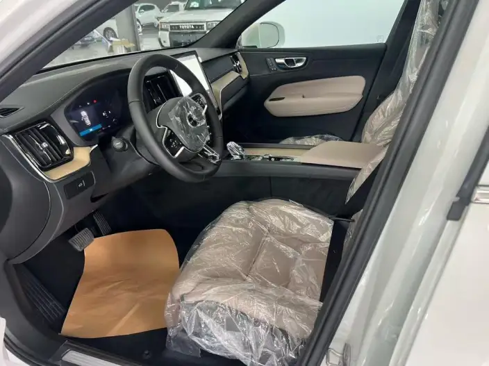 Volvo XC60 2026 Model B5 4WD Smart Range Deluxe Edition – фото 19