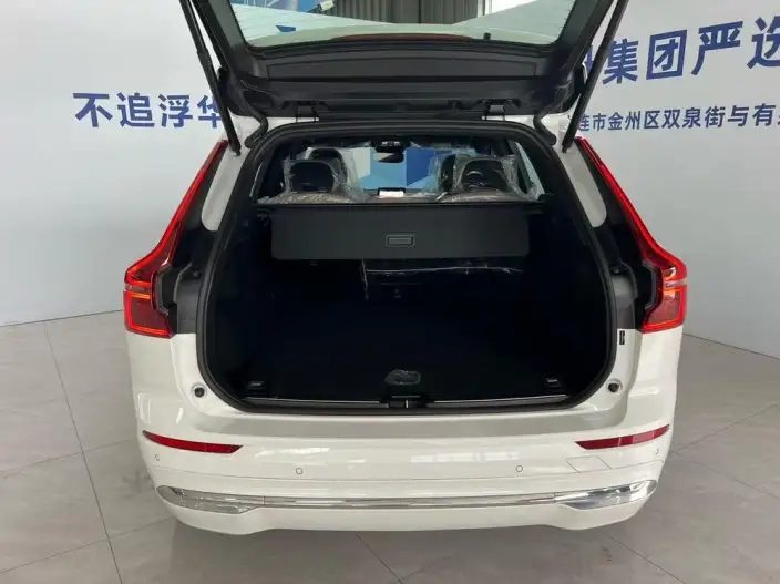 Volvo XC60 2026 Model B5 4WD Smart Range Deluxe Edition – фото 23