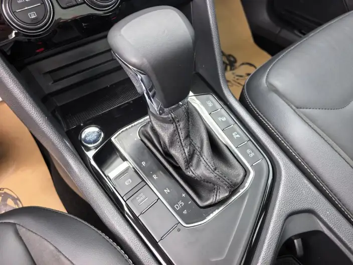 Volkswagen Tiguan L 2021 Model 330TSI Automatic 2WD R-Line Enjoy the version more – фото 13