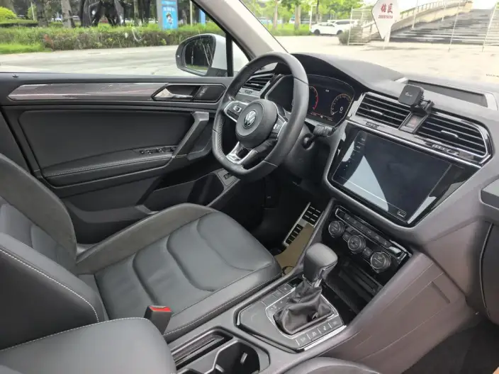 Volkswagen Tiguan L 2021 Model 330TSI Automatic 2WD R-Line Enjoy the version more – фото 14