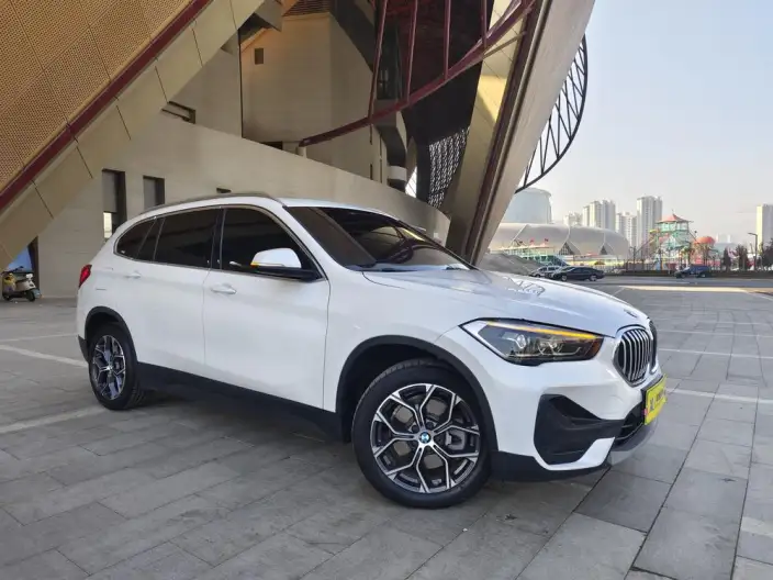 BMW X1 2021 Model sDrive25Li Leading Model – фото 3