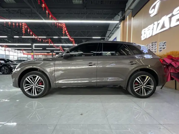 Audi Q5L 2022 Model 40T Luxury Dynamic Model – фото 4
