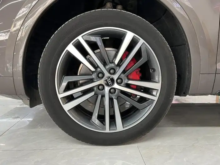 Audi Q5L 2022 Model 40T Luxury Dynamic Model – фото 8