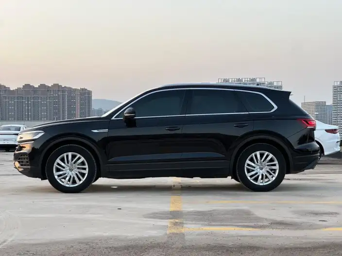 Volkswagen Touareg 2021 Model 2.0TSI Pilot Special Edition – фото 3