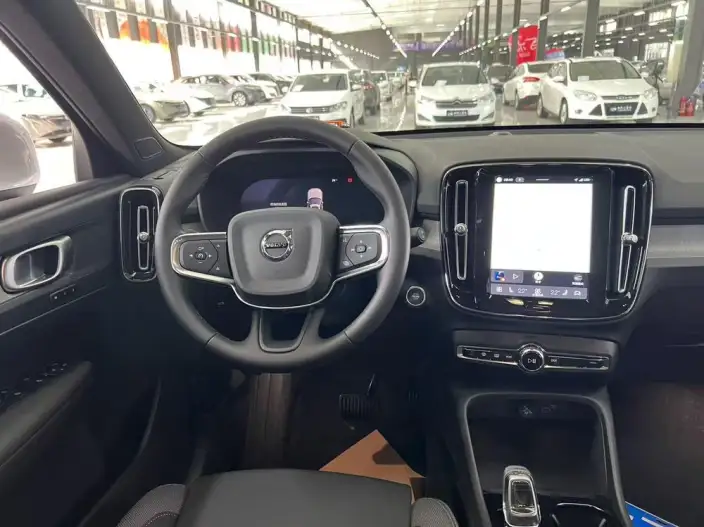 Volvo XC40 2026 Model B3 Smart Range Deluxe Edition – фото 15