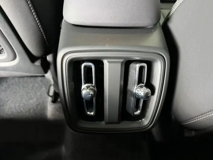 Volvo XC40 2026 Model B3 Smart Range Deluxe Edition – фото 17