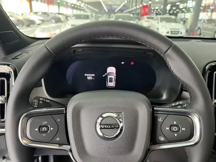 Volvo XC40 2026 Model B3 Smart Range Deluxe Edition – фото 18