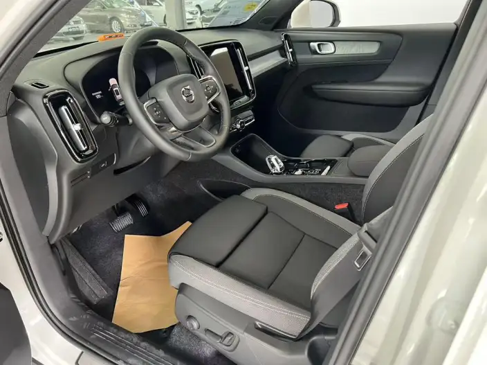 Volvo XC40 2026 Model B3 Smart Range Deluxe Edition – фото 19