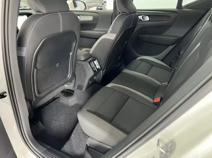 Volvo XC40 2026 Model B3 Smart Range Deluxe Edition – фото 21