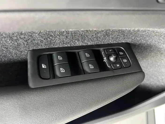 Volvo XC40 2026 Model B3 Smart Range Deluxe Edition – фото 23