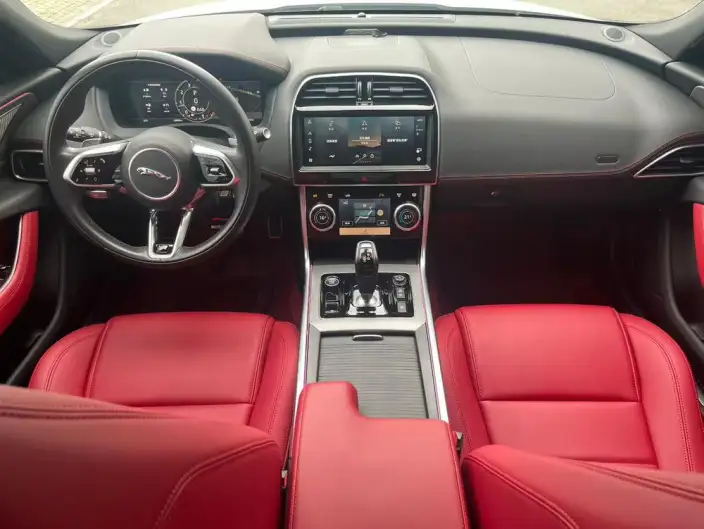 Jaguar XE L 2024 Model 2.0T 250PS R-DYNAMIC S Enterprising Sports Edition – фото 8