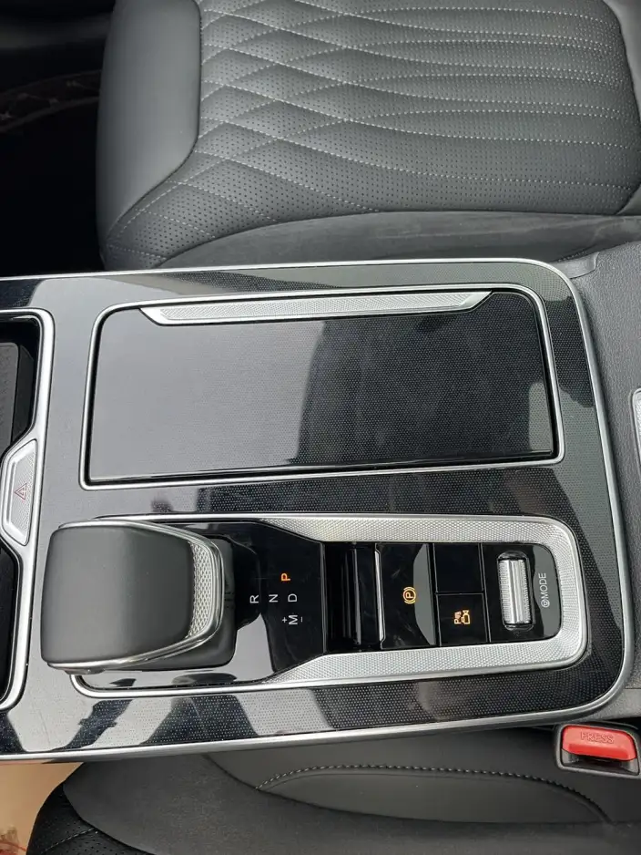 Hongqi HS5 2023 Model 2.0T Flag Xiang Pro Edition – фото 17
