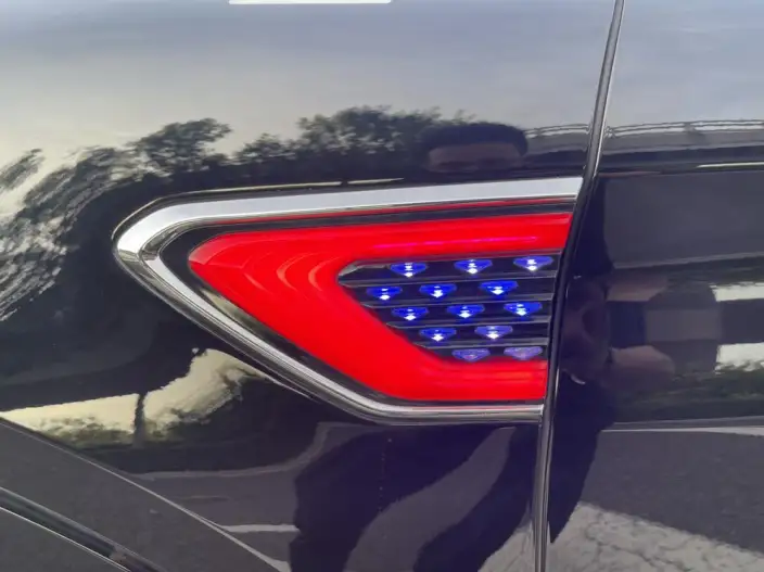 Hongqi HS5 2023 Model 2.0T Flag Xiang Pro Edition – фото 20