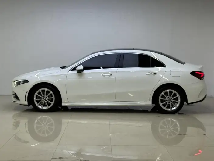 Mercedes-Benz A-class 2021 Model A 200 L Sports sedan Fashion Edition – фото 4