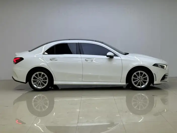 Mercedes-Benz A-class 2021 Model A 200 L Sports sedan Fashion Edition – фото 8