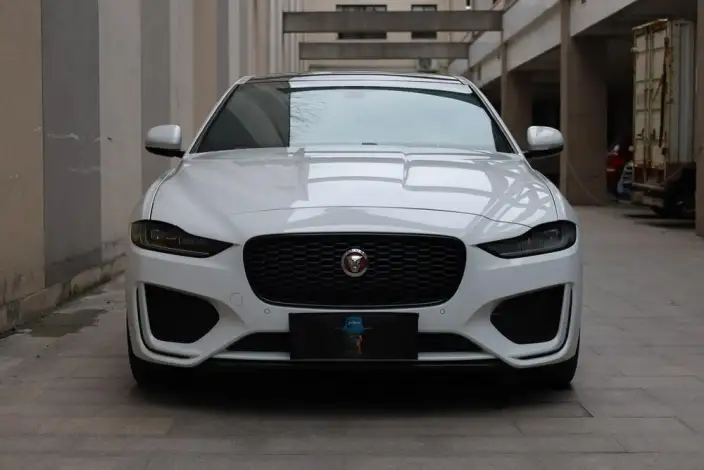 Jaguar XE L 2021 Model 2.0T 200PS R-DYNAMIC Youth Sports Edition