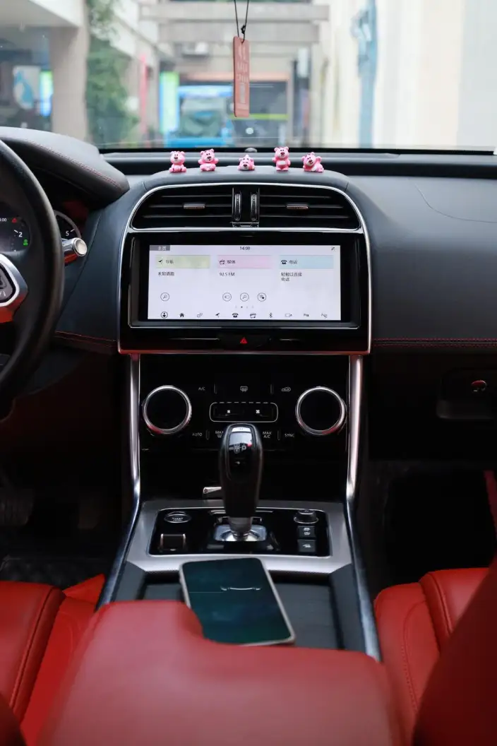 Jaguar XE L 2021 Model 2.0T 200PS R-DYNAMIC Youth Sports Edition – фото 6