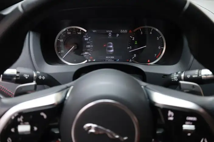 Jaguar XE L 2021 Model 2.0T 200PS R-DYNAMIC Youth Sports Edition – фото 7