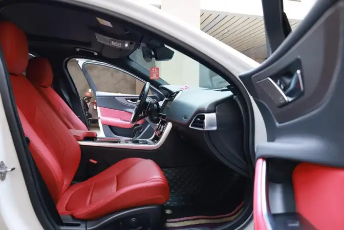Jaguar XE L 2021 Model 2.0T 200PS R-DYNAMIC Youth Sports Edition – фото 8