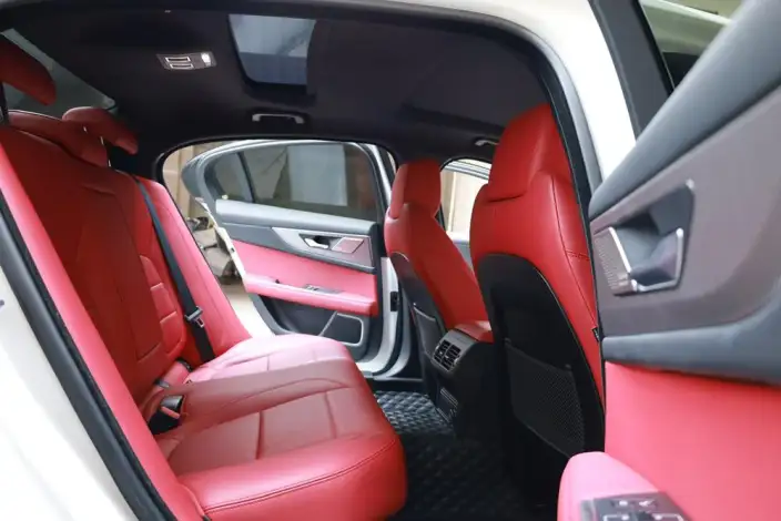 Jaguar XE L 2021 Model 2.0T 200PS R-DYNAMIC Youth Sports Edition – фото 9