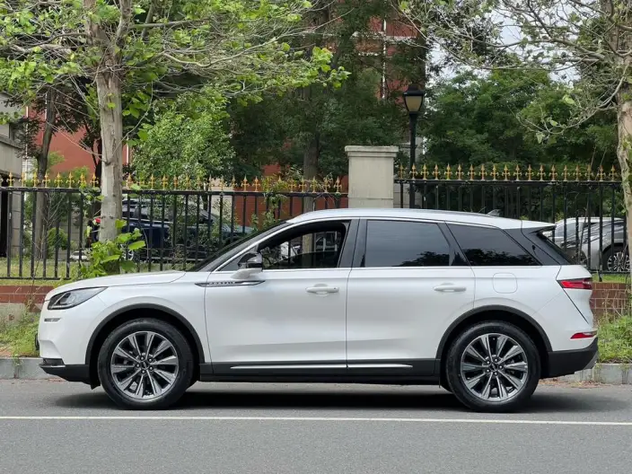 Lincoln Corsair 2022 Model Facelift 2.0T 2WD Zunya Edition – фото 3
