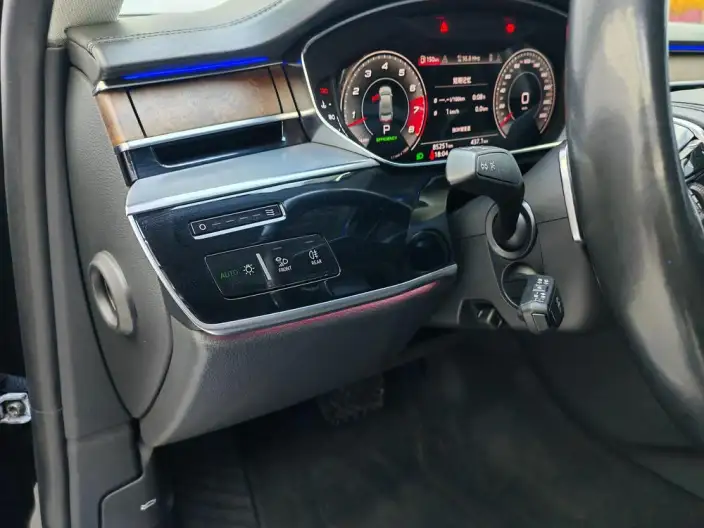 Audi A8 2021 Model A8L 50 TFSI quattro Luxury Model – фото 18