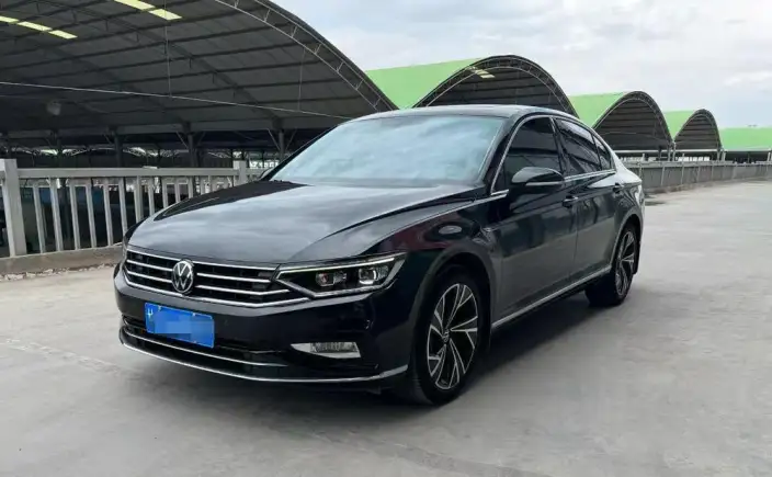 Volkswagen Magotan 2020 Model 330TSI DSG Luxury Model – фото 1