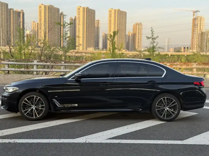 BMW 5 Series 2023 Model 530Li Leading Model M Sports Set – фото 4