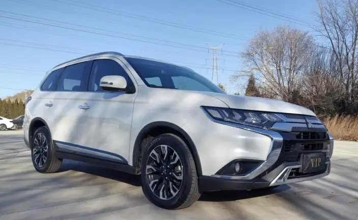 Mitsubishi Outlander 2020 Model 2.4L 4WD Enjoy Edition 5 seat – фото 3