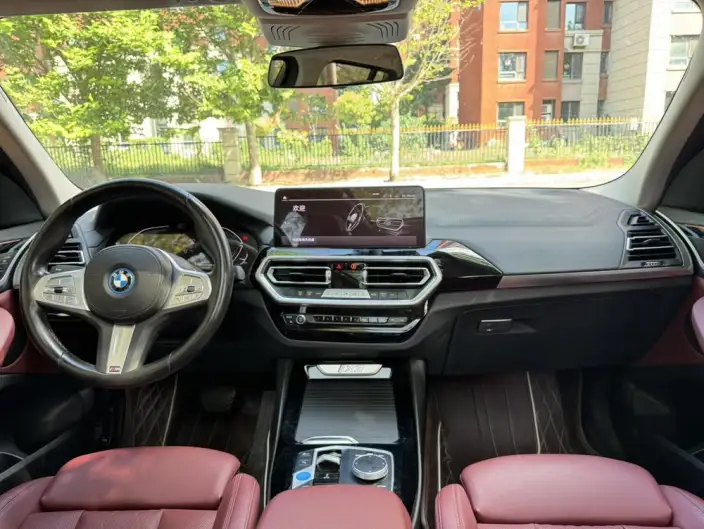 BMW iX3 2024 Model Leading Model – фото 8