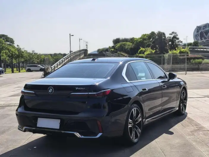 BMW 7 Series 2023 Model 740Li Leading Model M Sports Set – фото 7