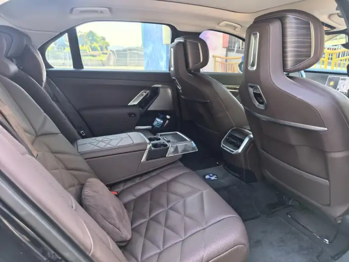 BMW 7 Series 2023 Model 740Li Leading Model M Sports Set – фото 15