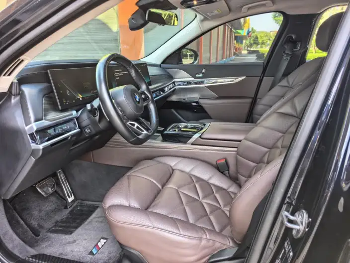 BMW 7 Series 2023 Model 740Li Leading Model M Sports Set – фото 17